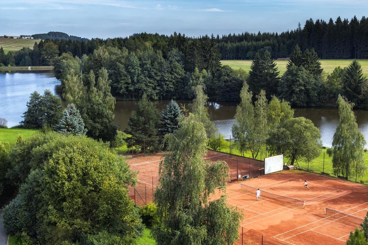 Hotel Skalsky Dvur Bystrice nad Pernstejnem Exterior foto